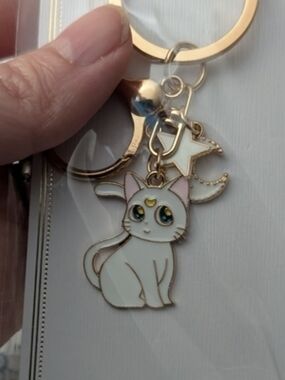 🟢 New Sailor Moon White Cat Keychain